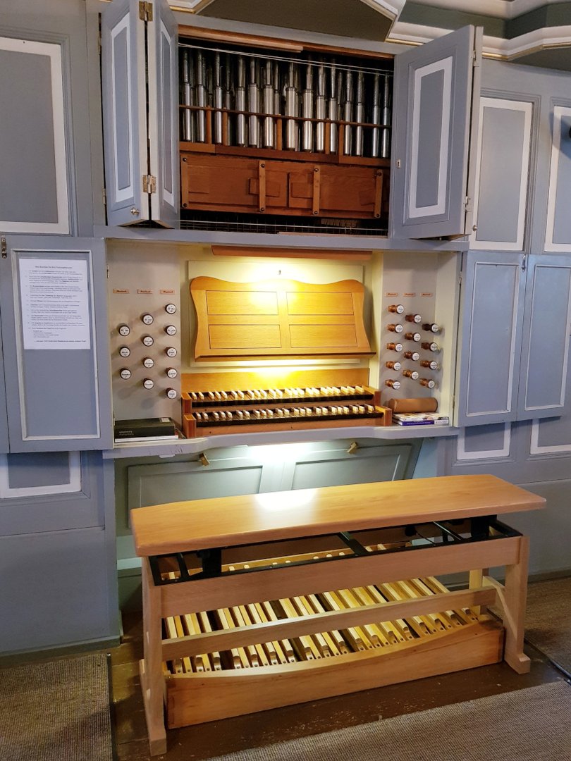 Aerzen Orgelspielschrank.1